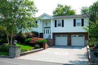 Building Photo - 19 Pittsford Way