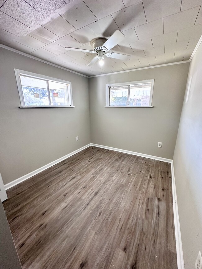 Building Photo - 3835 Sherwood St