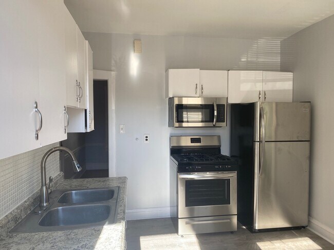 Foto del edificio - 4765 N Manor Ave