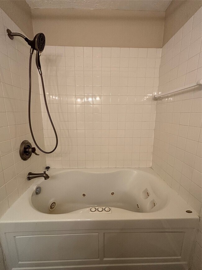 Building Photo - 409 Bellmar Ln