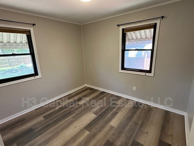 Building Photo - 211 Niagara St