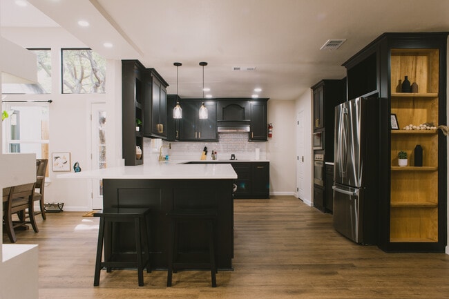 Foto del edificio - 6443 Redpine Rd
