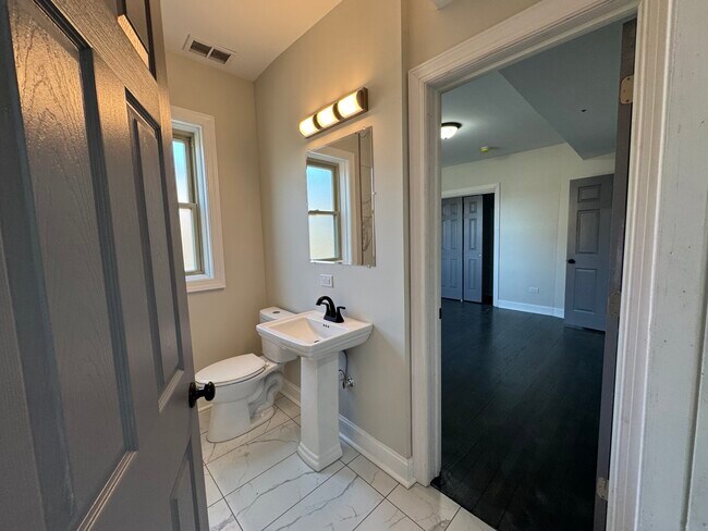 Foto del edificio - 7730 S Cornell Ave