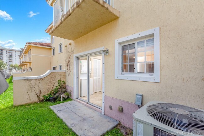 Building Photo - 2066 NE 167th St