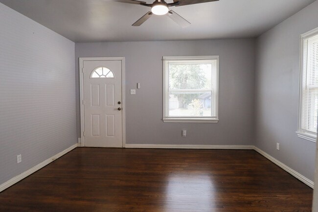Building Photo - Newly remodeled 2 Bedroom 1 Bath
