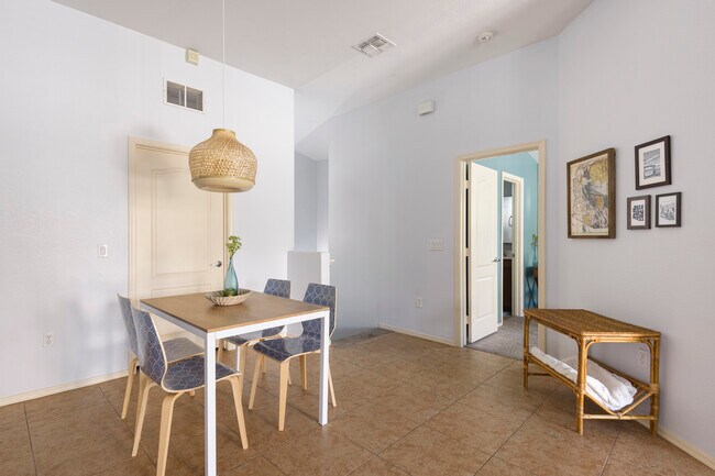 Foto del edificio - 2402 E 5th St