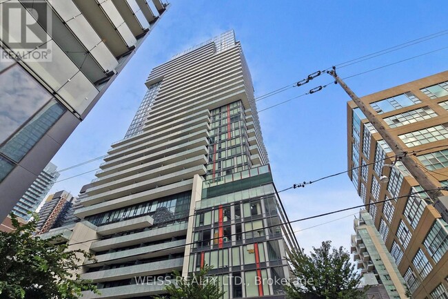 Building Photo - 185 Roehampton Ave