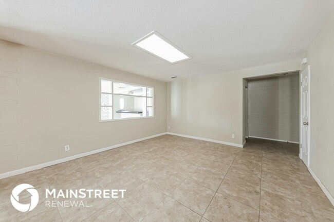 Building Photo - 4023 W Townley Ave