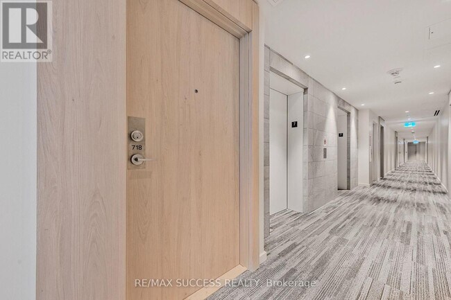 Photo du bâtiment - 181 Sheppard Ave E