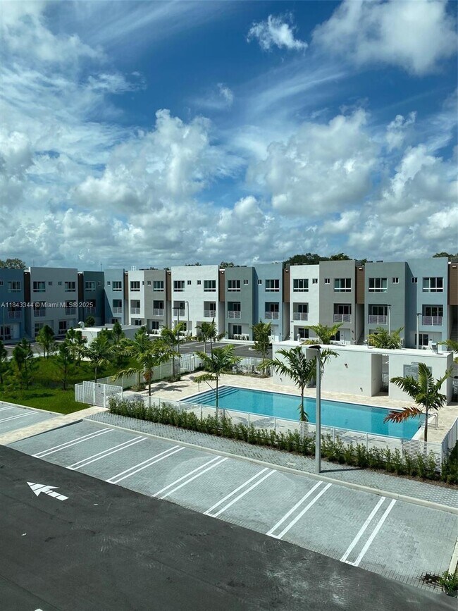 Foto del edificio - 2505 NE 193rd St
