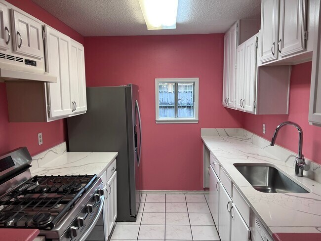 Building Photo - 15811 Beechnut St