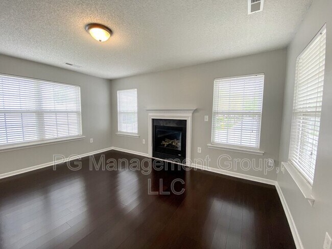 Building Photo - 9306 Meadowmont View Dr