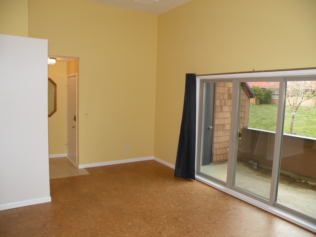 32 Oswego Summit, Lake Oswego, OR 97035 Condo for Rent in Lake Oswego