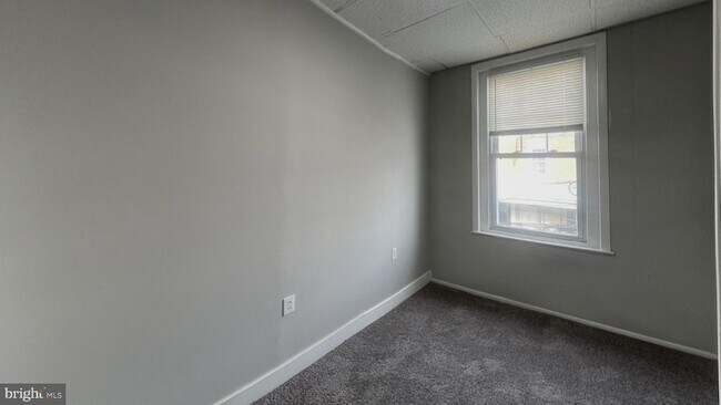 Foto del edificio - 6152 Glenmore Ave