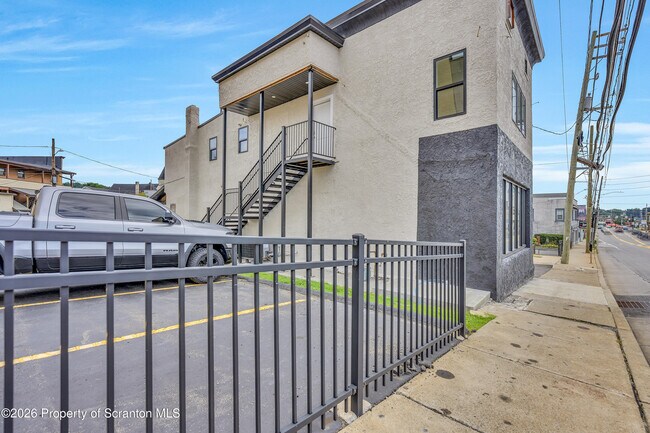 Foto del edificio - 111 S Blakely St