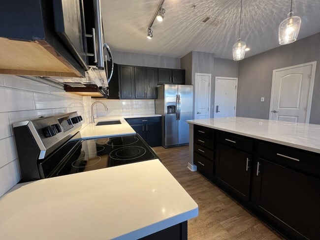 Building Photo - Incredible First Floor Corner 2bd/2ba Loft at Via Varra! AVAILABLE 7/1!