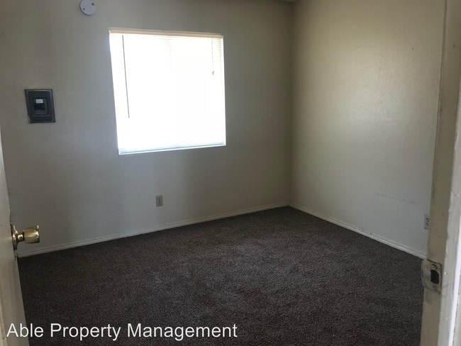 Building Photo - 2532 Fulop St
