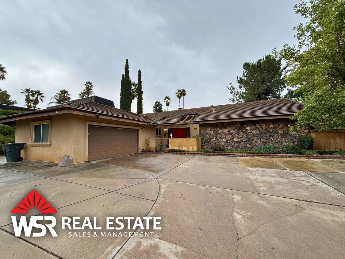 Foto principal - Home for rent in Canyon Crest!