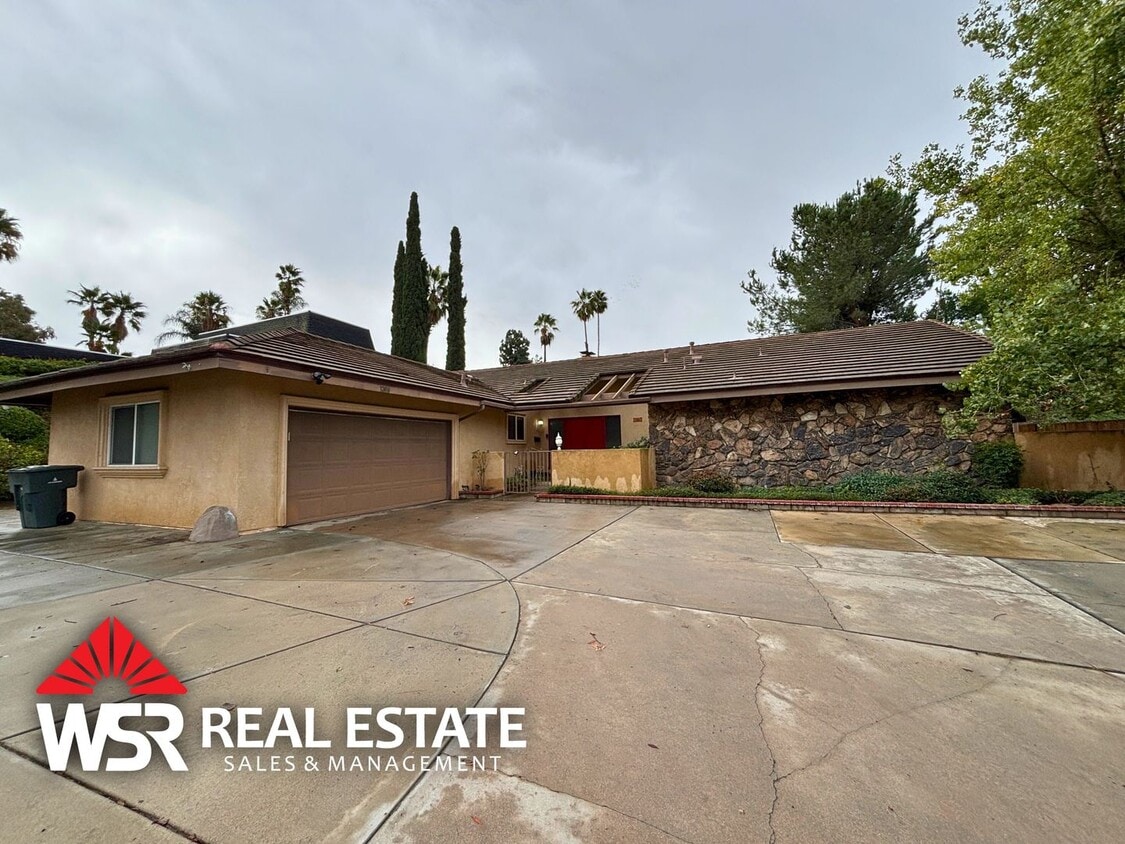 Home for rent in Canyon Crest! - Home for rent in Canyon Crest!
