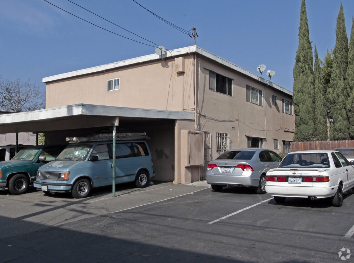 Foto principal - 10352 Lampson Ave