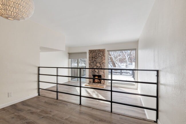 Building Photo - Private River Access Upscale Living near D...