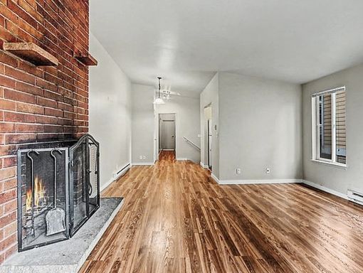 Foto del edificio - AVAILABLE NOW! Mid-century 2 Bedroom Apartment in Magnolia w/ Bonus Room and Private Balcony!