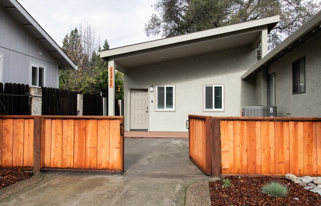 Foto del edificio - 2246 Morlan Dr