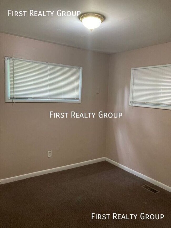 Building Photo - 3 Bedroom, 1 Bath Home in Dayton, Move In ...