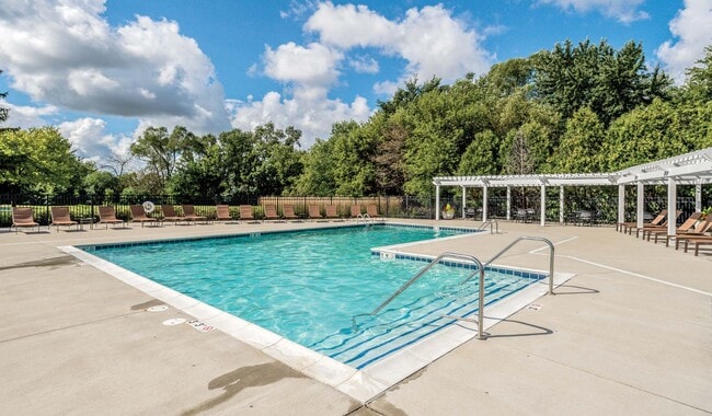 Building Photo - Willow Bend