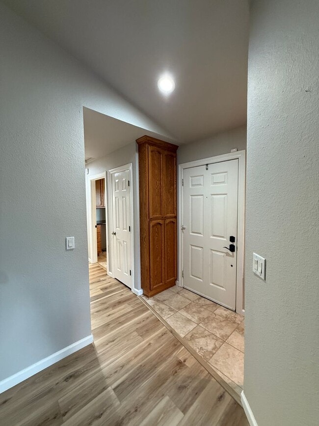 Building Photo - Charming 2-bedroom, 2-bathroom home locate...