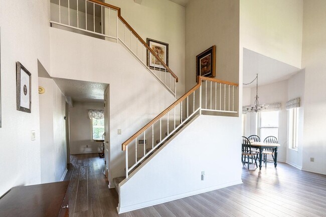 Foto del edificio - 2434 W Lompoc Ave