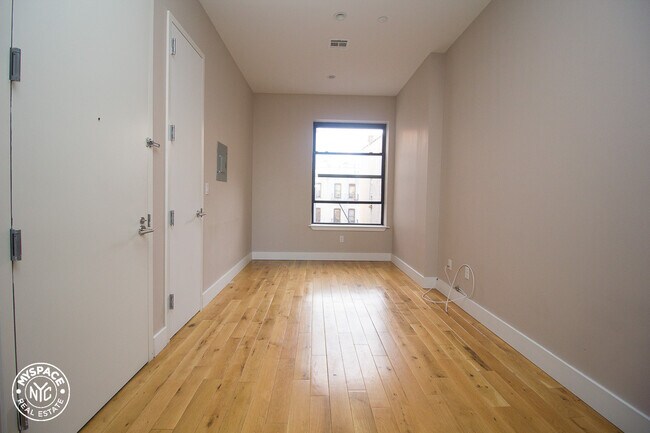 Building Photo - 1663 New York Ave