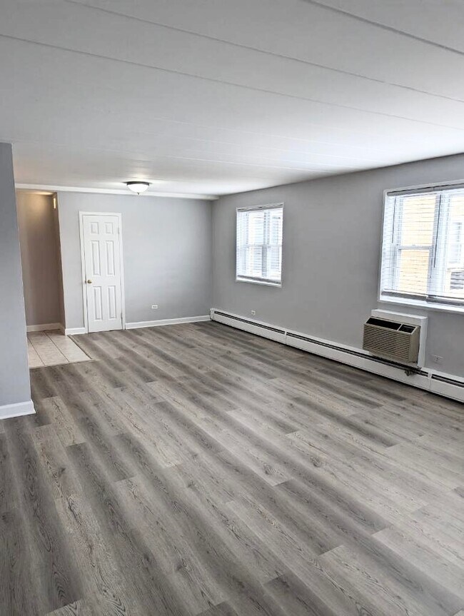 Building Photo - 6161 N Hoyne Ave