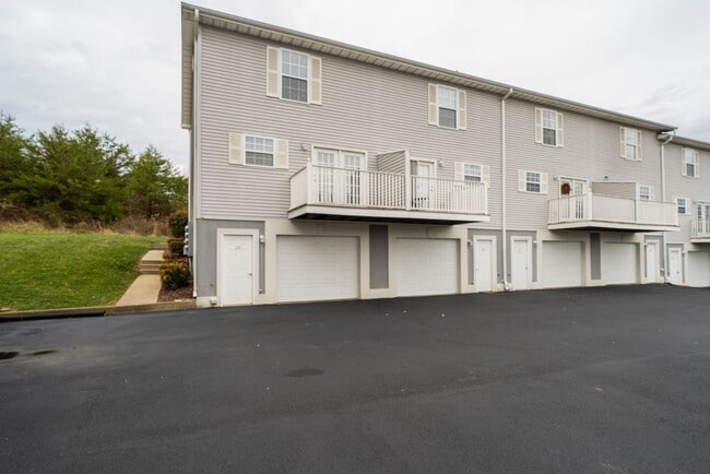 Building Photo - 147 Old State Rte 34