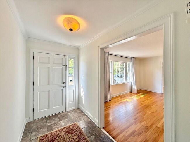 Foto del edificio - 1402 Hedgelawn Way