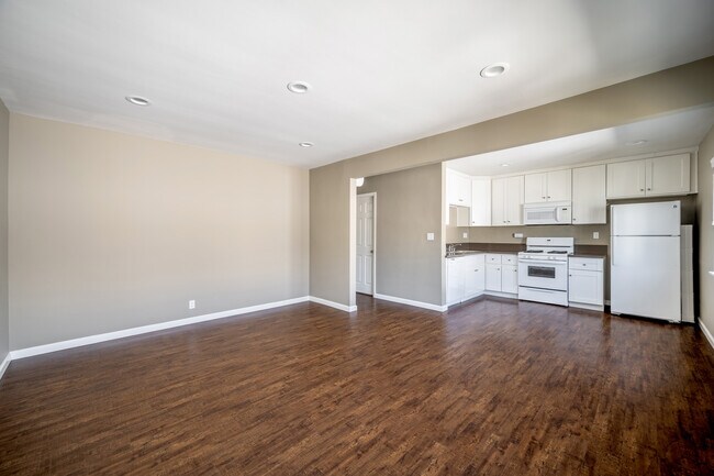 Dining Area and kitchen - 533 E Chevy Chase Dr