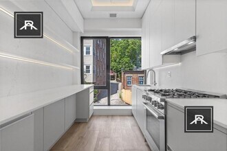 Building Photo - 1576 Beacon St
