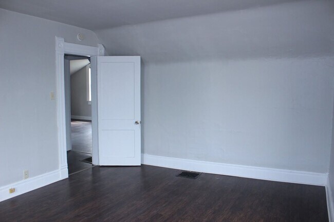 Foto del edificio - 3 bed 1 bath near Campus - Immediate move in