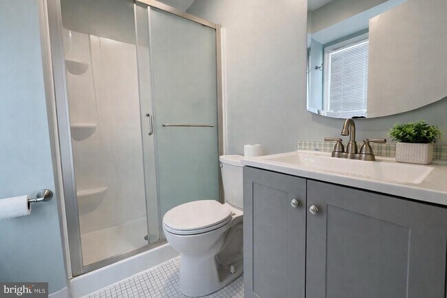 Building Photo - 6046 Bonnie Bern Ct