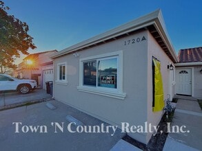 Building Photo - 1720 Cherokee Dr