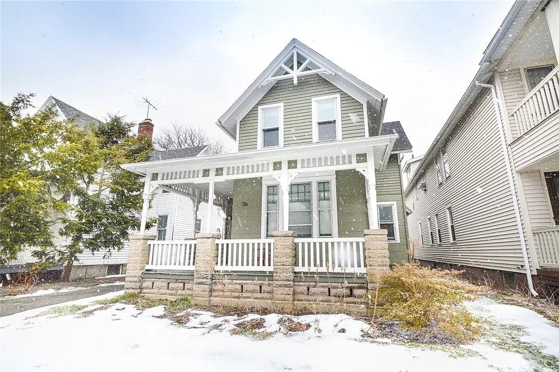 Lovely Home with HUGE Porch - 30 Cambridge St