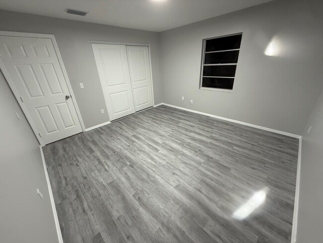 Photo - 190 Ventris Ave W House