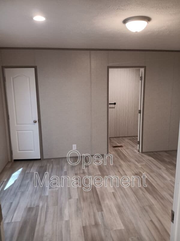 Foto del edificio - 2710 N Farm Rd 137
