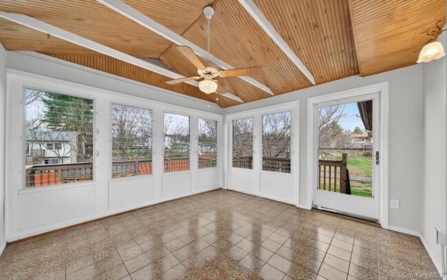 Foto del edificio - 8 Badami Dr