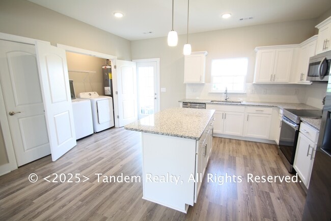 Building Photo - 128 Dry Creek Commons Dr