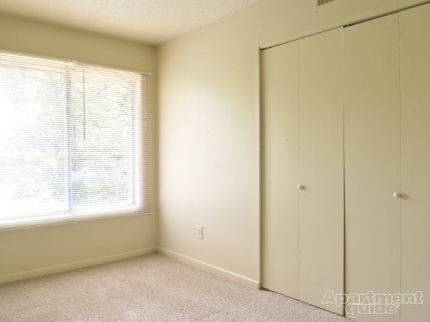 Building Photo - 1816 Crystal Lake Cir