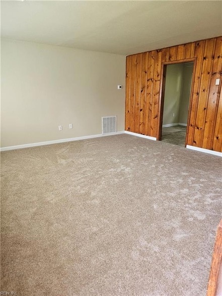 Building Photo - 6105 Bromley Ct
