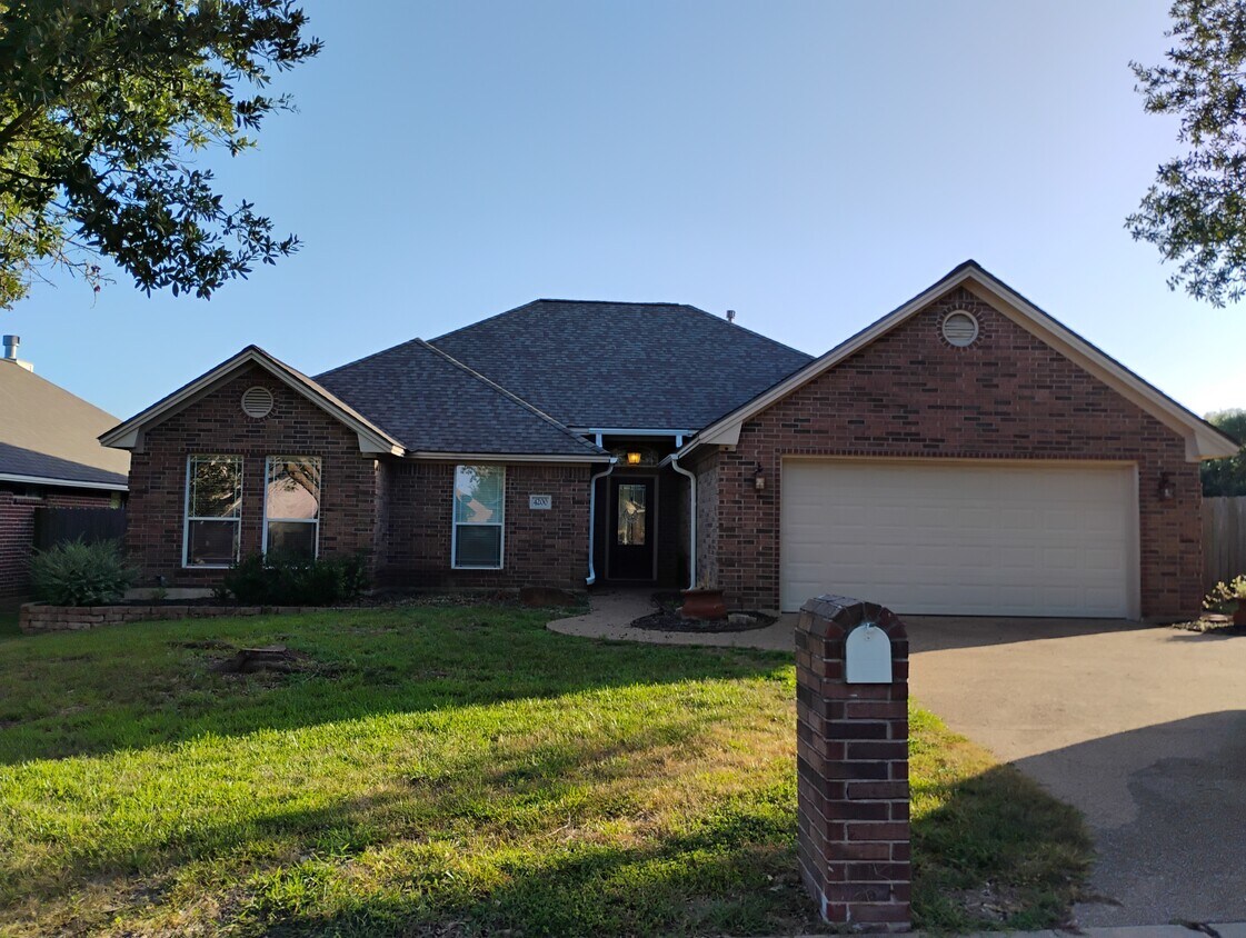 Primary Photo - 4200 Middleham Ave