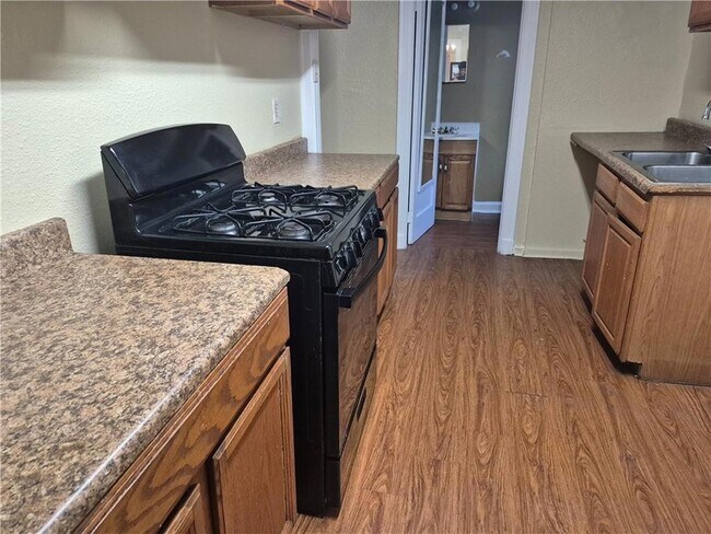 Foto del edificio - 1526 Spain St