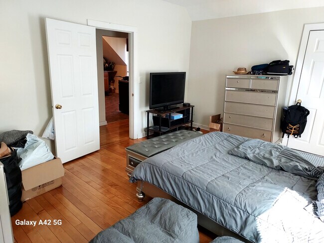 Foto del edificio - 64 Chase Ave